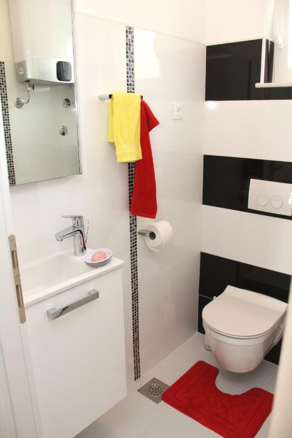 Apartmani Corleone Bilice Dış mekan fotoğraf